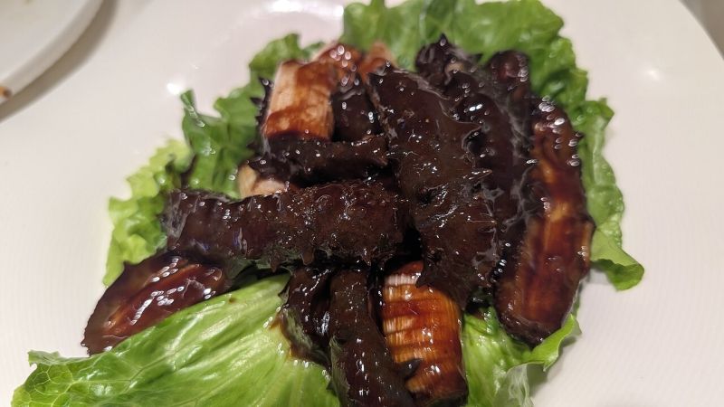 File:Scallion Braised Sea Cucumber.jpg